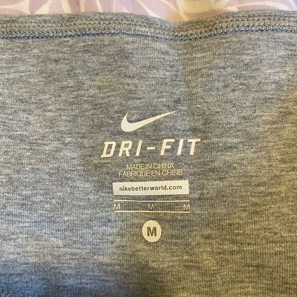 Nike Wide Leg Pants. Grey. Capri length. Medium. - Picture 3 of 4
